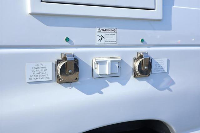 Photo of 2013 WHITE Ford E350 Super Duty