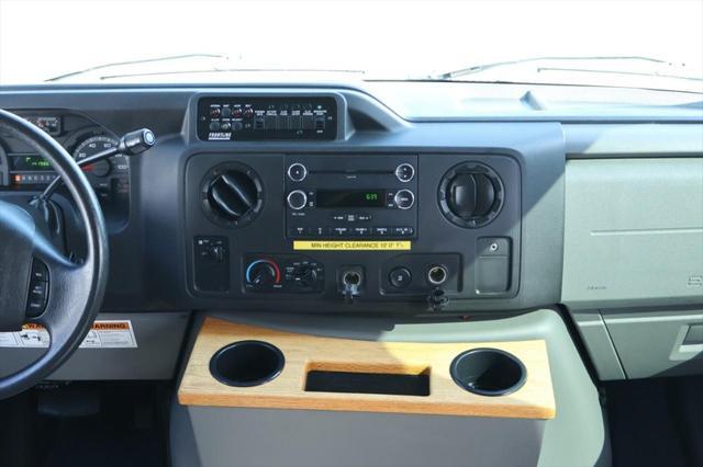 Photo of 2013 WHITE Ford E350 Super Duty