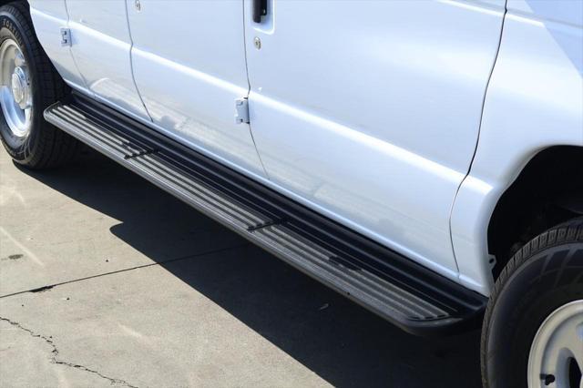 Photo of 2013 WHITE Ford E350 Super Duty