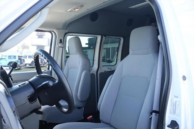 Photo of 2013 WHITE Ford E350 Super Duty