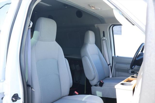 Photo of 2013 WHITE Ford E350 Super Duty