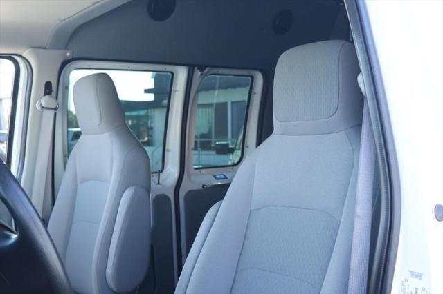 Photo of 2013 WHITE Ford E350 Super Duty