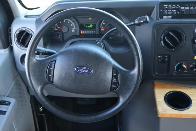 Photo of 2013 WHITE Ford E350 Super Duty