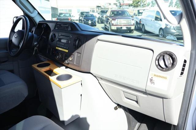 Photo of 2013 WHITE Ford E350 Super Duty