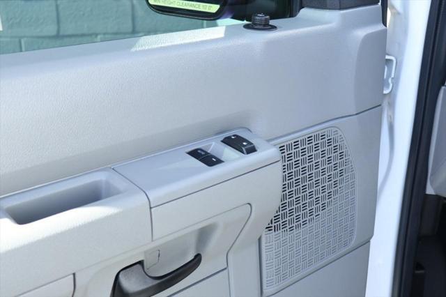 Photo of 2013 WHITE Ford E350 Super Duty