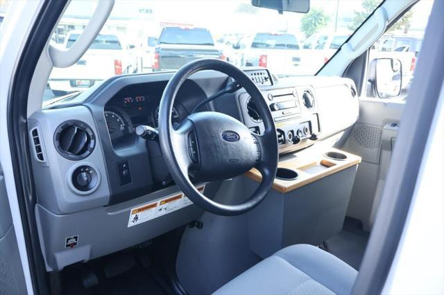 Photo of 2013 WHITE Ford E350 Super Duty