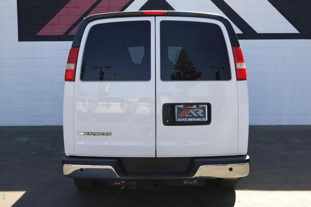 Photo of 2017 Summit White Chevrolet Express 2500