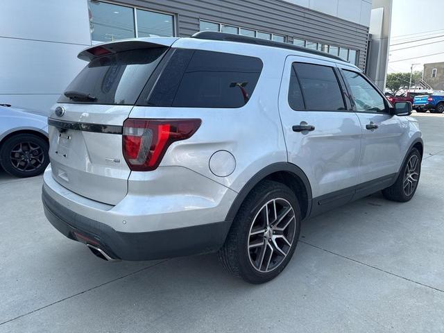 Photo of 2017 Ingot Silver Metallic Ford Explorer