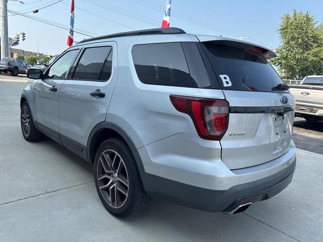 Photo of 2017 Ingot Silver Metallic Ford Explorer