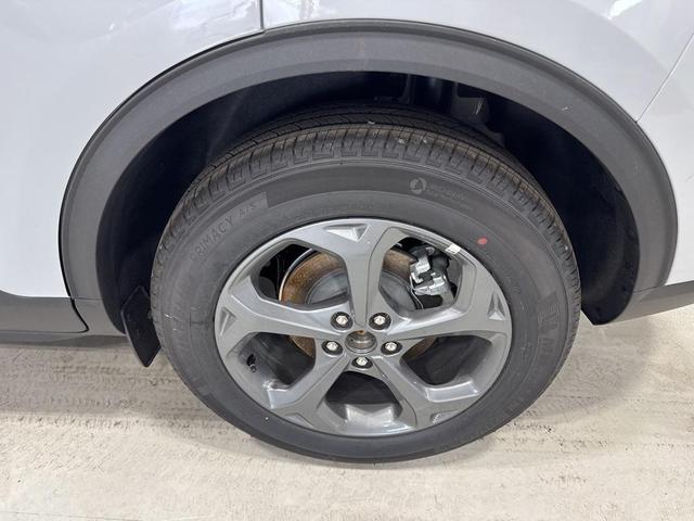 Photo of 2025 Silver Metallic Ford Escape