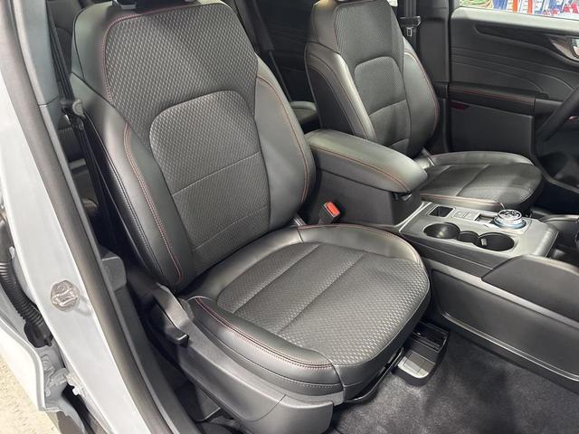 Photo of 2025 Silver Metallic Ford Escape