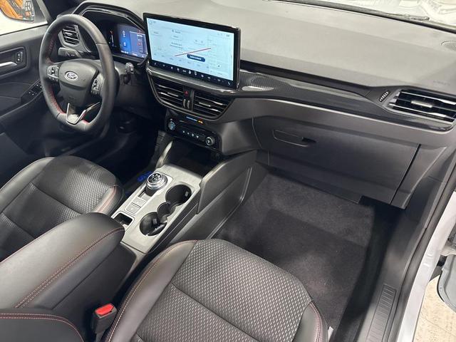 Photo of 2025 Silver Metallic Ford Escape