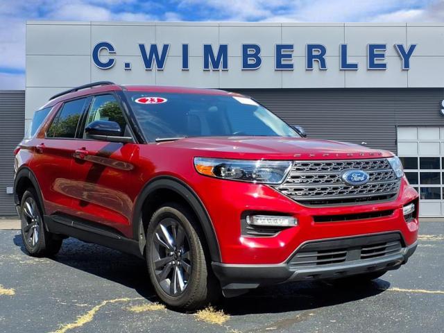 Photo of 2023 Rapid Red Metallic Tinted Clearcoat Ford Explorer