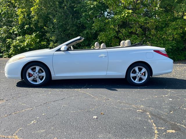 Photo of 2007 White Toyota Camry Solara