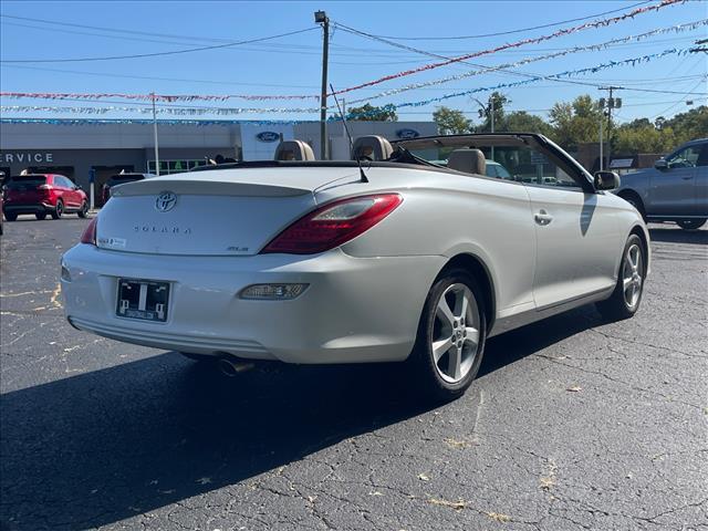 Photo of 2007 White Toyota Camry Solara