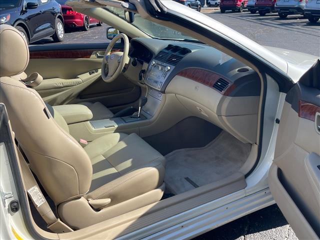 Photo of 2007 White Toyota Camry Solara