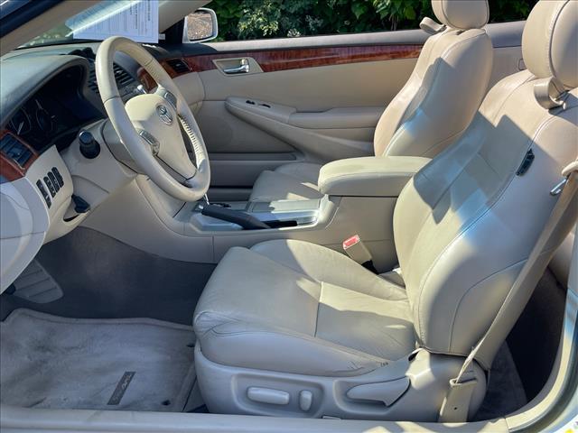 Photo of 2007 White Toyota Camry Solara