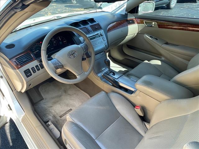 Photo of 2007 White Toyota Camry Solara