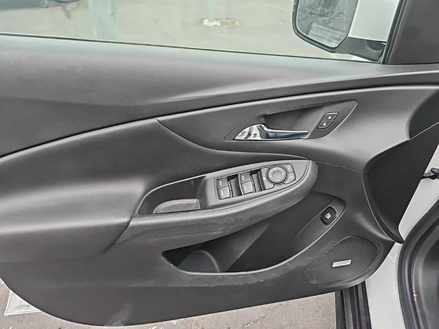 Photo of 2019 Iridescent Pearl Tricoat Chevrolet Volt