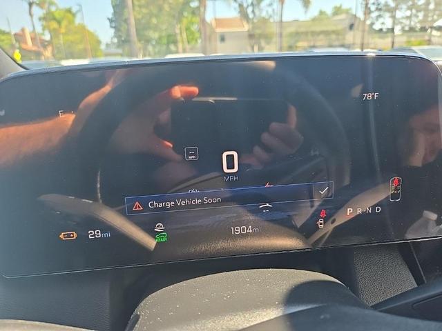 Photo of 2025 Summit White Chevrolet Equinox EV