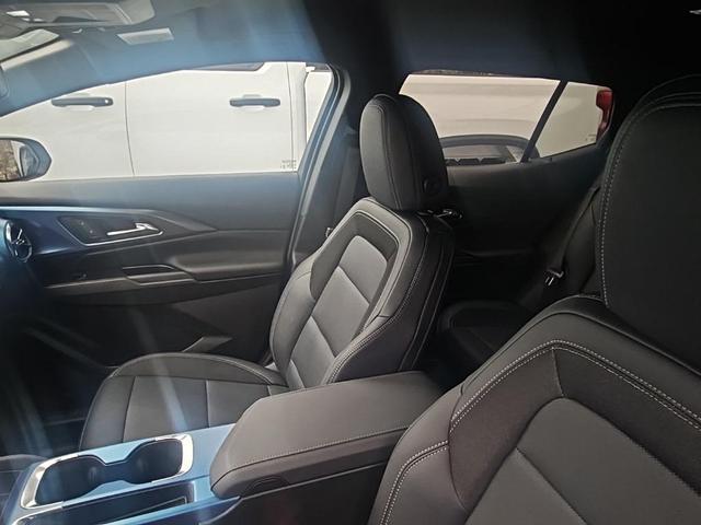 Photo of 2025 Summit White Chevrolet Equinox EV