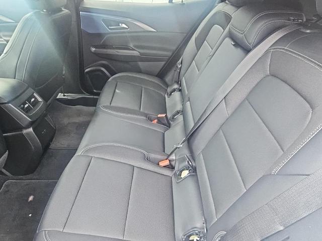 Photo of 2025 Summit White Chevrolet Equinox EV