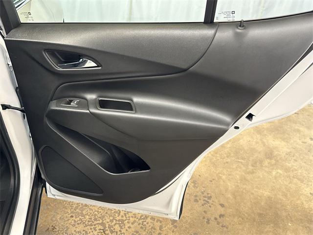 Photo of 2022 Summit White Chevrolet Equinox
