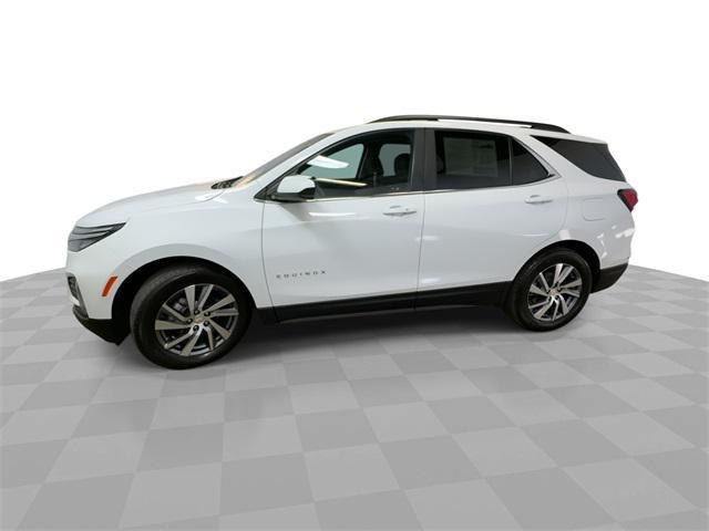 Photo of 2022 Summit White Chevrolet Equinox