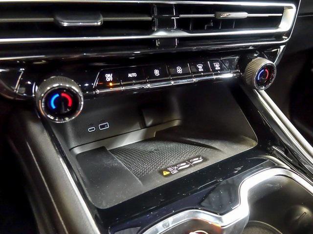 Photo of 2026 Polar White Tricoat Chevrolet Traverse