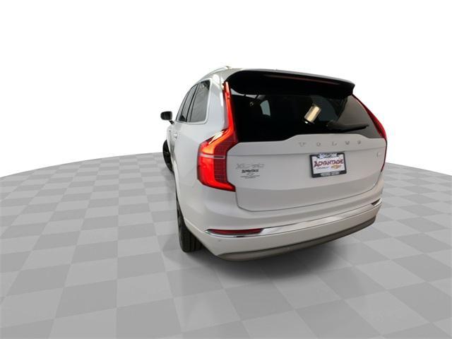 Photo of 2022 Crystal White Metallic Volvo XC90 Recharge Plug-In Hybrid