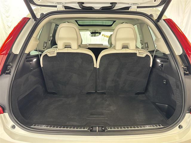 Photo of 2022 Crystal White Metallic Volvo XC90 Recharge Plug-In Hybrid