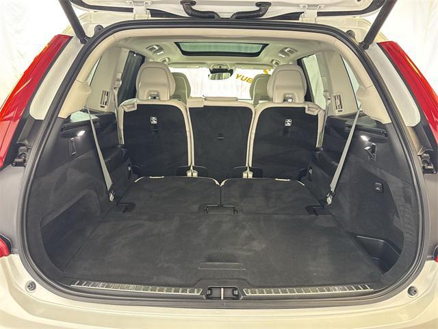 Photo of 2022 Crystal White Metallic Volvo XC90 Recharge Plug-In Hybrid