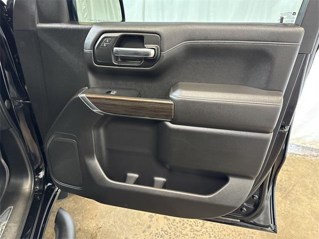 Photo of 2021 Black Chevrolet Silverado 1500