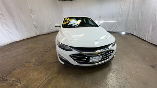 Photo of 2024 Summit White Chevrolet Malibu