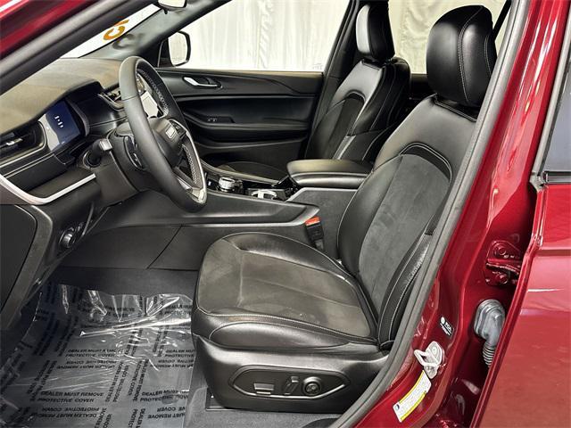 Photo of 2023 Velvet Red Pearlcoat Jeep Grand Cherokee