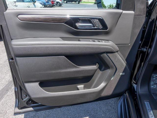 Photo of 2025 Black Chevrolet Suburban
