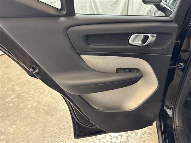 Photo of 2020 Onyx Black Metallic Volvo XC40