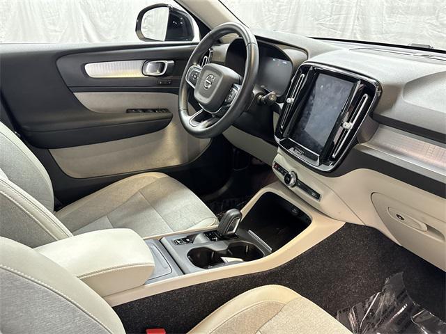 Photo of 2020 Onyx Black Metallic Volvo XC40