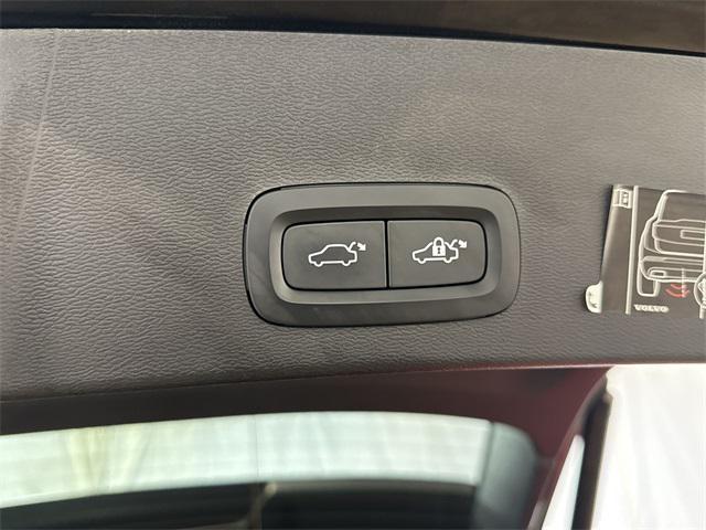 Photo of 2020 Onyx Black Metallic Volvo XC40