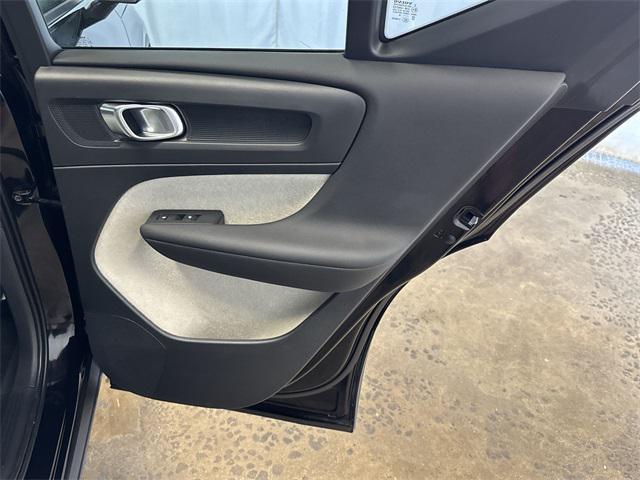 Photo of 2020 Onyx Black Metallic Volvo XC40