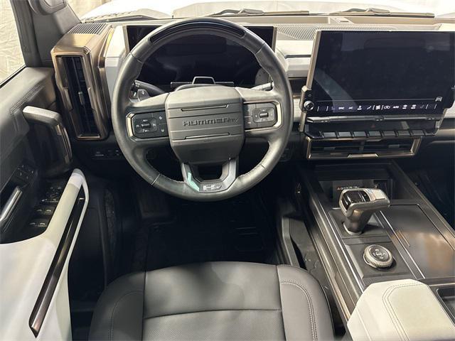 Photo of 2023 Interstellar White GMC HUMMER EV Pickup