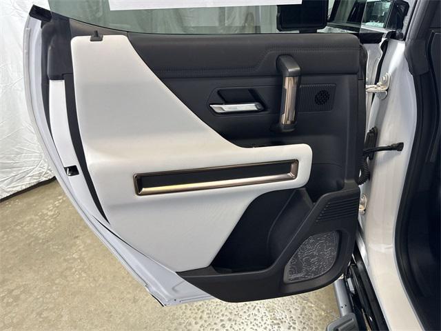 Photo of 2023 Interstellar White GMC HUMMER EV Pickup