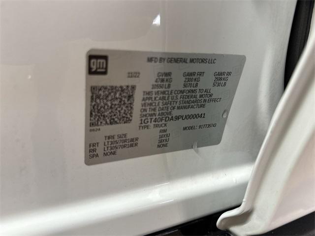 Photo of 2023 Interstellar White GMC HUMMER EV Pickup