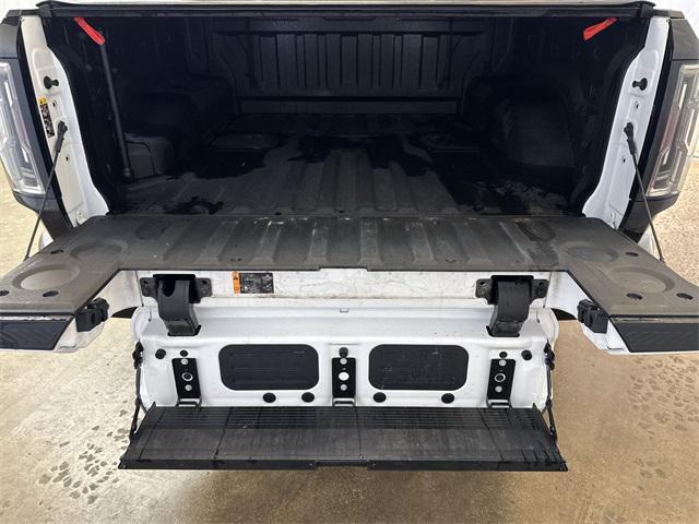 Photo of 2023 Interstellar White GMC HUMMER EV Pickup