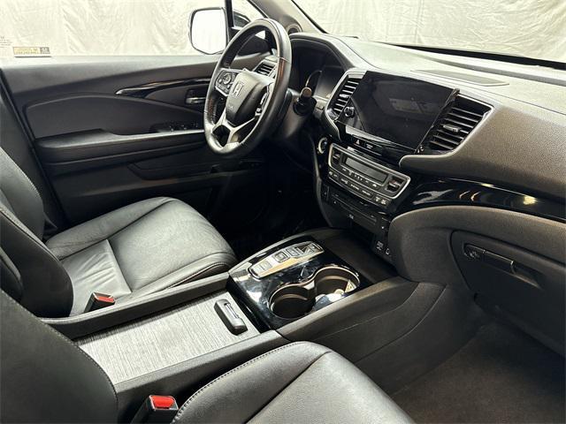 Photo of 2022 Crystal Black Pearl Honda Pilot