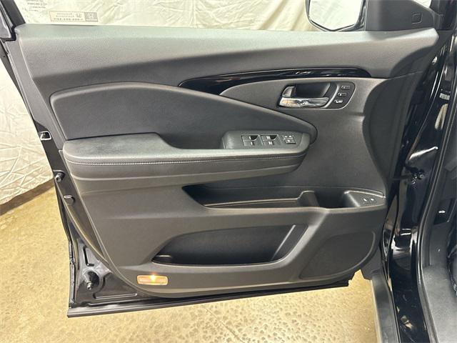Photo of 2022 Crystal Black Pearl Honda Pilot