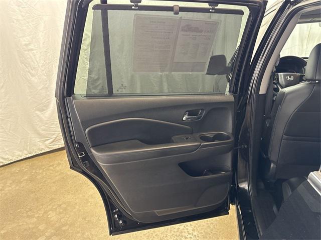 Photo of 2022 Crystal Black Pearl Honda Pilot