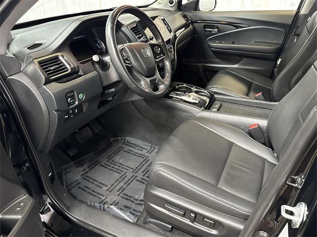 Photo of 2022 Crystal Black Pearl Honda Pilot