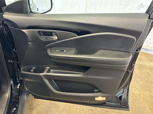 Photo of 2022 Crystal Black Pearl Honda Pilot