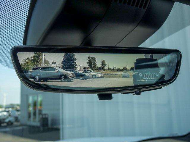 Photo of 2025 Iridescent Pearl Tricoat Chevrolet Suburban
